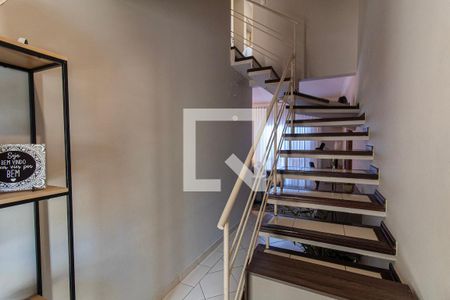 Detalhe Escada de casa de condomínio para alugar com 2 quartos, 115m² em Jardim Alvorada, Sorocaba