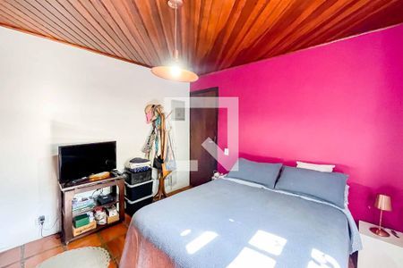 Casa à venda com 238m², 3 quartos e 3 vagas Casa à venda com 238m², 3 quartos e 3 vagasQuarto