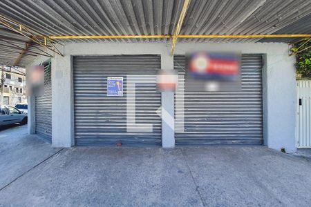 Casa à venda com 238m², 3 quartos e 3 vagas Casa à venda com 238m², 3 quartos e 3 vagasFachada