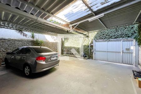 Casa à venda com 238m², 3 quartos e 3 vagas Casa à venda com 238m², 3 quartos e 3 vagasGaragem