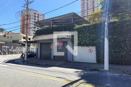 Casa à venda com 238m², 3 quartos e 3 vagas Casa à venda com 238m², 3 quartos e 3 vagasFachada