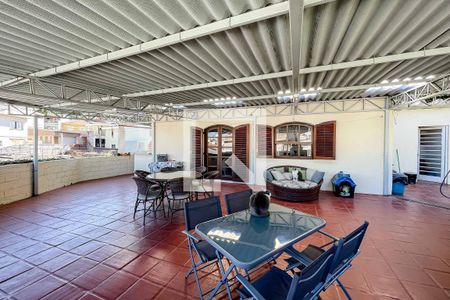 Casa à venda com 238m², 3 quartos e 3 vagas Casa à venda com 238m², 3 quartos e 3 vagasQuintal