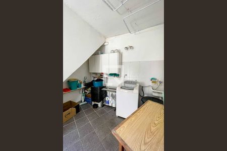 Casa à venda com 238m², 3 quartos e 3 vagas Casa à venda com 238m², 3 quartos e 3 vagasÁrea de Serviço