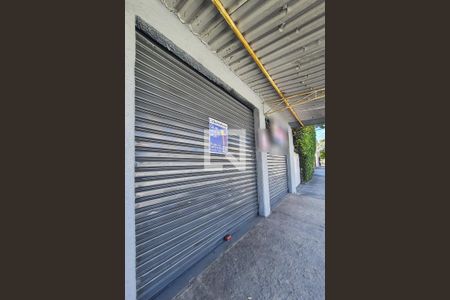 Casa à venda com 238m², 3 quartos e 3 vagas Casa à venda com 238m², 3 quartos e 3 vagasFachada