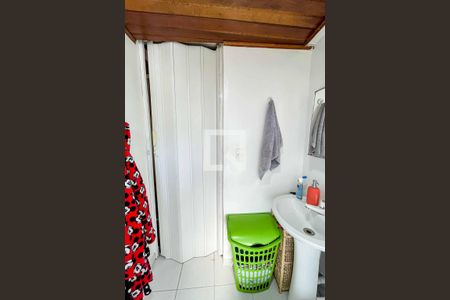 Casa à venda com 238m², 3 quartos e 3 vagas Casa à venda com 238m², 3 quartos e 3 vagasBanheiro da Suíte 1