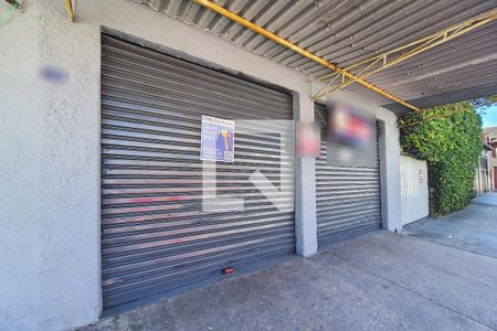 Casa à venda com 238m², 3 quartos e 3 vagas Casa à venda com 238m², 3 quartos e 3 vagasFachada