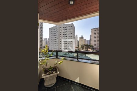 Apartamento à venda com 242m², 4 quartos e 4 vagas Apartamento à venda com 242m², 4 quartos e 4 vagasSuíte 4