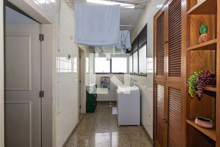 Apartamento à venda com 242m², 4 quartos e 4 vagas Apartamento à venda com 242m², 4 quartos e 4 vagasÁrea de serviço