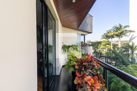 Apartamento à venda com 242m², 4 quartos e 4 vagas Apartamento à venda com 242m², 4 quartos e 4 vagasVaranda da Sala 2