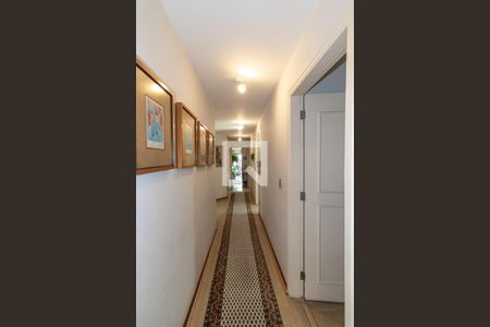 Apartamento à venda com 242m², 4 quartos e 4 vagas Apartamento à venda com 242m², 4 quartos e 4 vagasCorredor para quartos