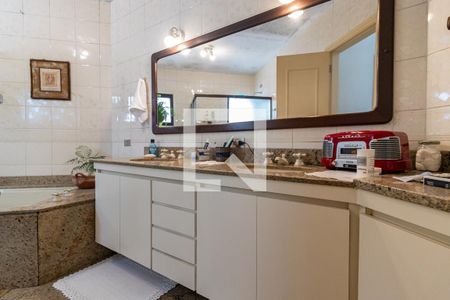 Apartamento à venda com 242m², 4 quartos e 4 vagas Apartamento à venda com 242m², 4 quartos e 4 vagasSuíte 4