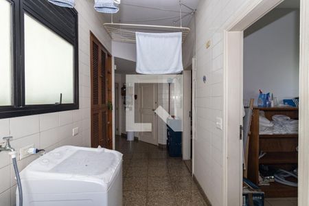 Apartamento à venda com 242m², 4 quartos e 4 vagas Apartamento à venda com 242m², 4 quartos e 4 vagasÁrea de serviço