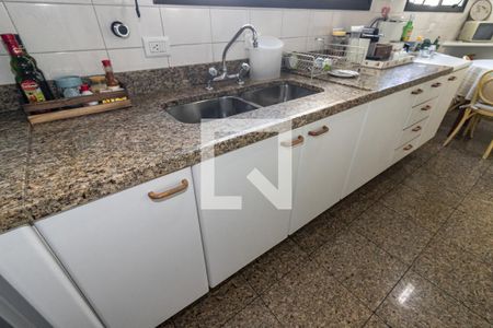 Apartamento à venda com 242m², 4 quartos e 4 vagas Apartamento à venda com 242m², 4 quartos e 4 vagasCozinha