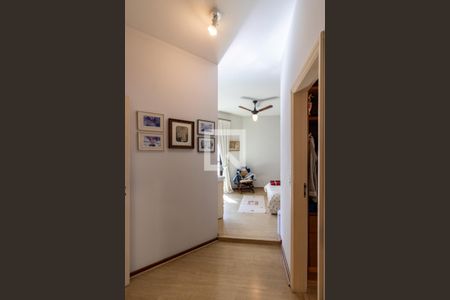 Apartamento à venda com 242m², 4 quartos e 4 vagas Apartamento à venda com 242m², 4 quartos e 4 vagasSuíte 4