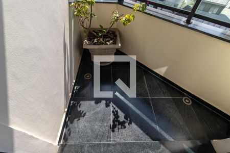 Apartamento à venda com 242m², 4 quartos e 4 vagas Apartamento à venda com 242m², 4 quartos e 4 vagasSuíte 4