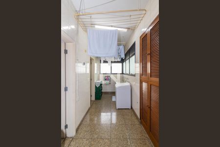 Apartamento à venda com 242m², 4 quartos e 4 vagas Apartamento à venda com 242m², 4 quartos e 4 vagasÁrea de serviço