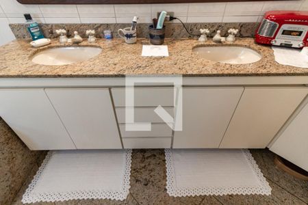 Apartamento à venda com 242m², 4 quartos e 4 vagas Apartamento à venda com 242m², 4 quartos e 4 vagasSuíte 4