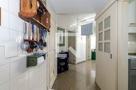 Apartamento à venda com 242m², 4 quartos e 4 vagas Apartamento à venda com 242m², 4 quartos e 4 vagasÁrea de serviço