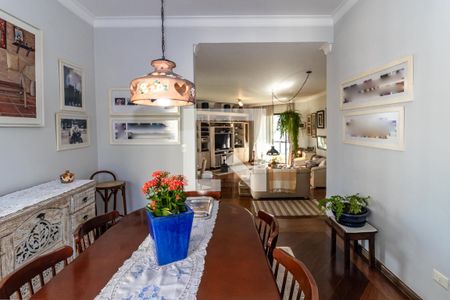 Apartamento à venda com 242m², 4 quartos e 4 vagas Apartamento à venda com 242m², 4 quartos e 4 vagasSala de Jantar