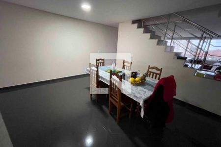 Casa à venda com 200m², 4 quartos e 4 vagas Casa à venda com 200m², 4 quartos e 4 vagasSala de Jantar