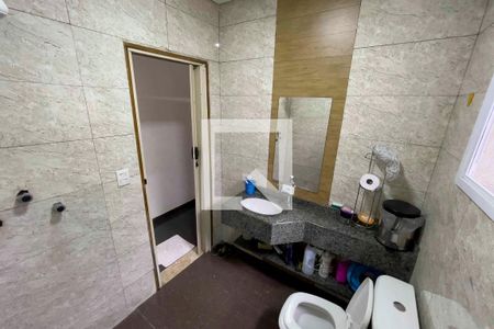 Casa à venda com 200m², 4 quartos e 4 vagas Casa à venda com 200m², 4 quartos e 4 vagasBanheiro 2