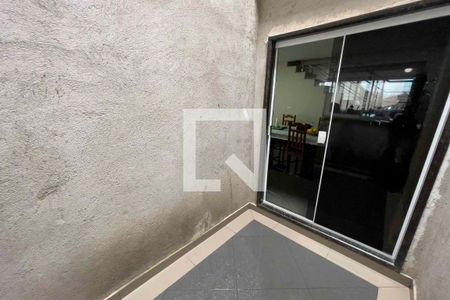 Casa à venda com 200m², 4 quartos e 4 vagas Casa à venda com 200m², 4 quartos e 4 vagasÁrea comum