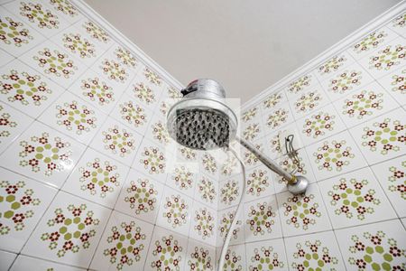 Casa à venda com 349m², 4 quartos e 3 vagas Casa à venda com 349m², 4 quartos e 3 vagasBanheiro de Serviço - Chuveiro