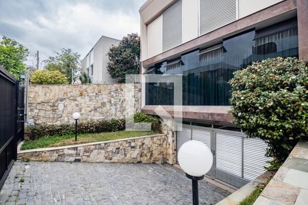 Casa à venda com 349m², 4 quartos e 3 vagas Casa à venda com 349m², 4 quartos e 3 vagasFachada da Casa