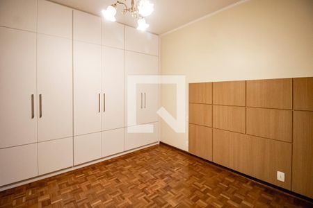 Casa à venda com 349m², 4 quartos e 3 vagas Casa à venda com 349m², 4 quartos e 3 vagasQuarto 03 Suíte Segundo Andar