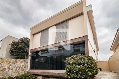 Casa à venda com 349m², 4 quartos e 3 vagas Casa à venda com 349m², 4 quartos e 3 vagasFachada da Casa