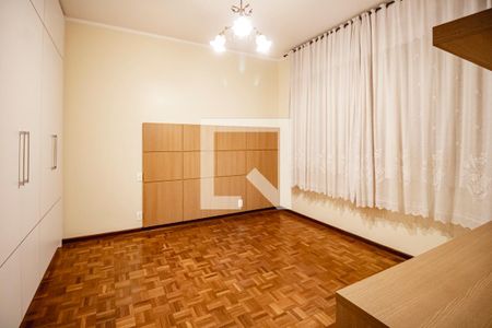 Casa à venda com 349m², 4 quartos e 3 vagas Casa à venda com 349m², 4 quartos e 3 vagasQuarto 03 Suíte Segundo Andar