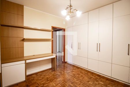 Casa à venda com 349m², 4 quartos e 3 vagas Casa à venda com 349m², 4 quartos e 3 vagasQuarto 03 Suíte Segundo Andar