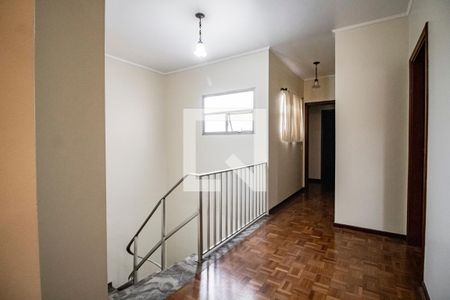 Casa à venda com 349m², 4 quartos e 3 vagas Casa à venda com 349m², 4 quartos e 3 vagasCorredor dos Quartos Segundo Andar