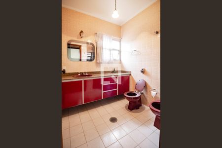 Casa à venda com 349m², 4 quartos e 3 vagas Casa à venda com 349m², 4 quartos e 3 vagasBanheiro 02 da Suíte do Segundo Andar