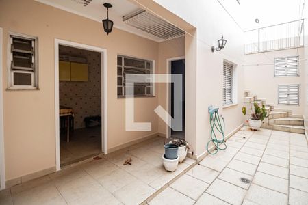 Casa à venda com 349m², 4 quartos e 3 vagas Casa à venda com 349m², 4 quartos e 3 vagasQuintal