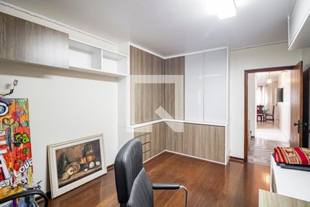 Casa à venda com 349m², 4 quartos e 3 vagas Casa à venda com 349m², 4 quartos e 3 vagasEscritório