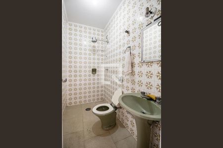 Casa à venda com 349m², 4 quartos e 3 vagas Casa à venda com 349m², 4 quartos e 3 vagasBanheiro de Serviço