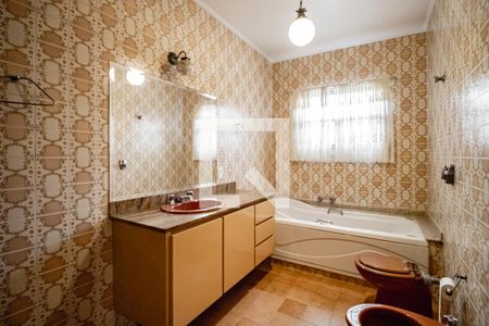 Casa à venda com 349m², 4 quartos e 3 vagas Casa à venda com 349m², 4 quartos e 3 vagasBanheiro 03 da Suíte do Segundo Andar