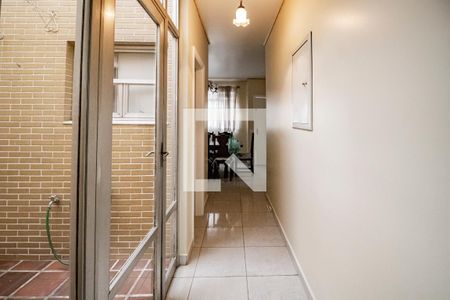 Casa à venda com 349m², 4 quartos e 3 vagas Casa à venda com 349m², 4 quartos e 3 vagasCorredor Primeiro Andar