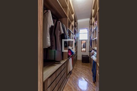 Casa à venda com 280m², 3 quartos e 4 vagas Casa à venda com 280m², 3 quartos e 4 vagasCloset Quarto 2