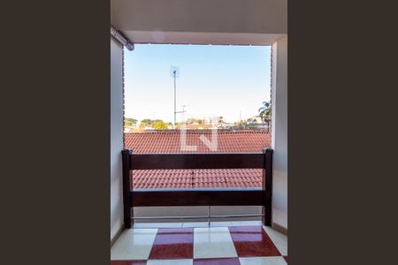Casa à venda com 280m², 3 quartos e 4 vagas Casa à venda com 280m², 3 quartos e 4 vagasSacada