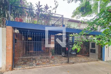 Casa à venda com 220m², 3 quartos e 2 vagas Casa à venda com 220m², 3 quartos e 2 vagasFachada