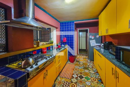 Casa à venda com 220m², 3 quartos e 2 vagas Casa à venda com 220m², 3 quartos e 2 vagascozinha