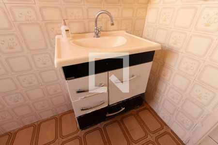 Casa à venda com 180m², 3 quartos e 2 vagas Casa à venda com 180m², 3 quartos e 2 vagasBanheiro Social