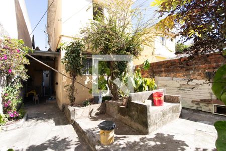 Casa à venda com 180m², 3 quartos e 2 vagas Casa à venda com 180m², 3 quartos e 2 vagasQuintal