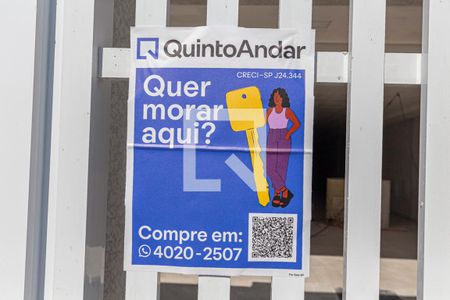Apartamento à venda com 101m², 2 quartos e 1 vaga Apartamento à venda com 101m², 2 quartos e 1 vagaPlaquinha instalada no portão do imóvel