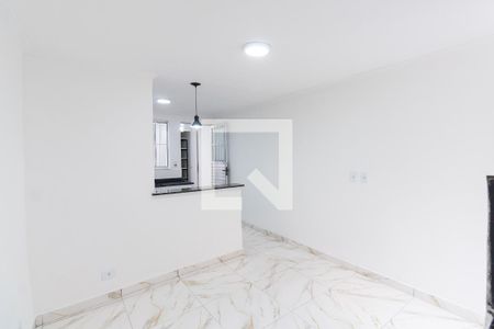 Sala de casa de condomínio para alugar com 2 quartos, 50m² em Vila Rio Branco, São Paulo