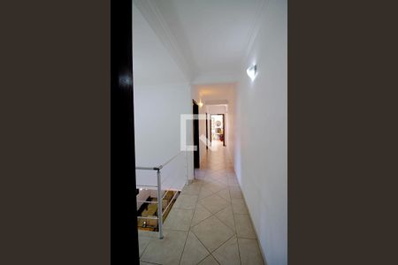 Casa à venda com 219m², 3 quartos e 2 vagasCorredor 