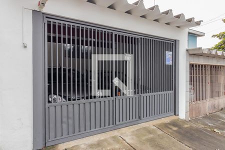Casa à venda com 143m², 3 quartos e 2 vagas Casa à venda com 143m², 3 quartos e 2 vagasFachada