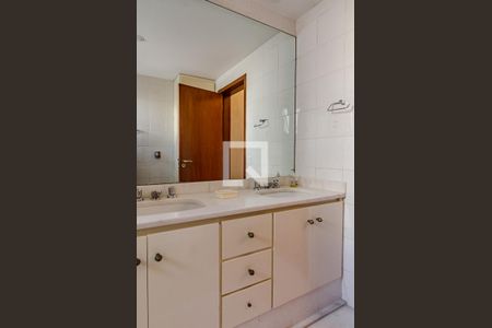 Apartamento à venda com 170m², 3 quartos e 2 vagasBanheiro